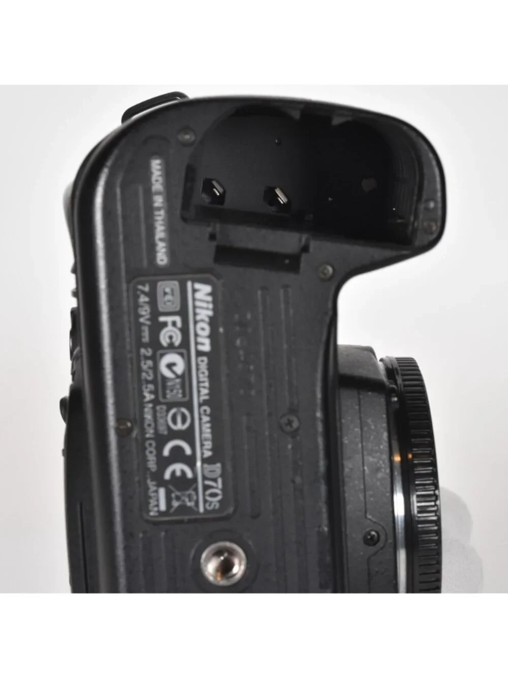Nikon D70S DSLR Digital Camera 6.1MP Nikon AF-S DX 55-200mm Lens 1GB CF Card